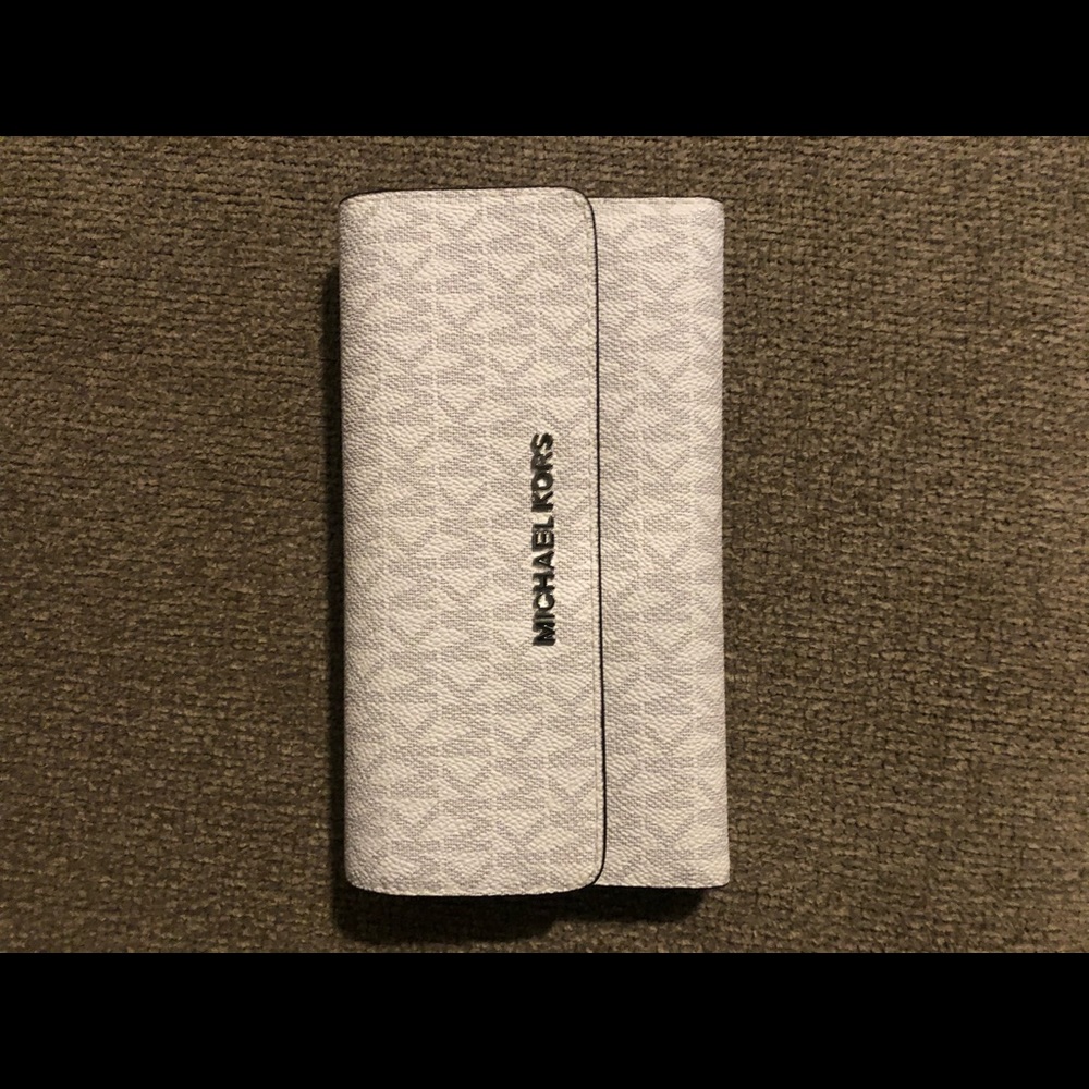 AUTHENTIC Michael Kors Trifold Wallet